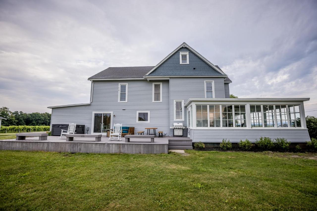 Lakeside Vineyard Holiday home North East